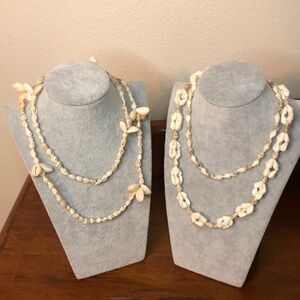 3/$25 Lot of 2 Beautiful She’ll Lei Necklaces